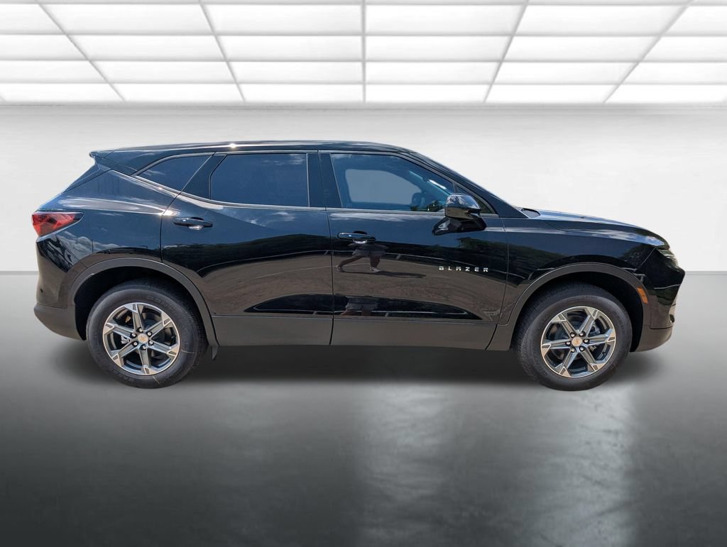 New 2026 Chevrolet Blazer LT w/ LPO, Floor Liner Package FWD image 28