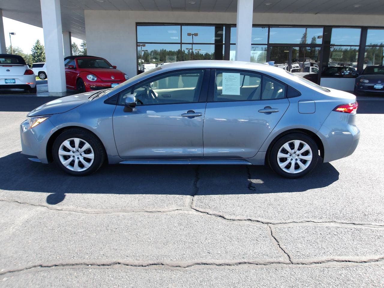 Used 2022 Toyota Corolla LE FWD image 2