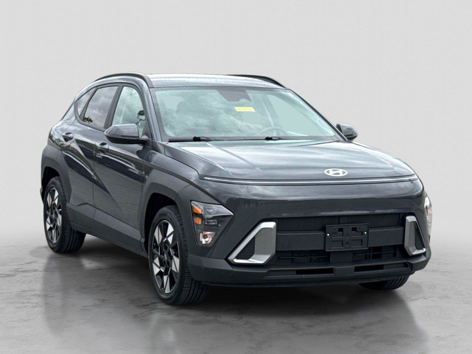 Used 2024 Hyundai Kona SEL FWD image 3