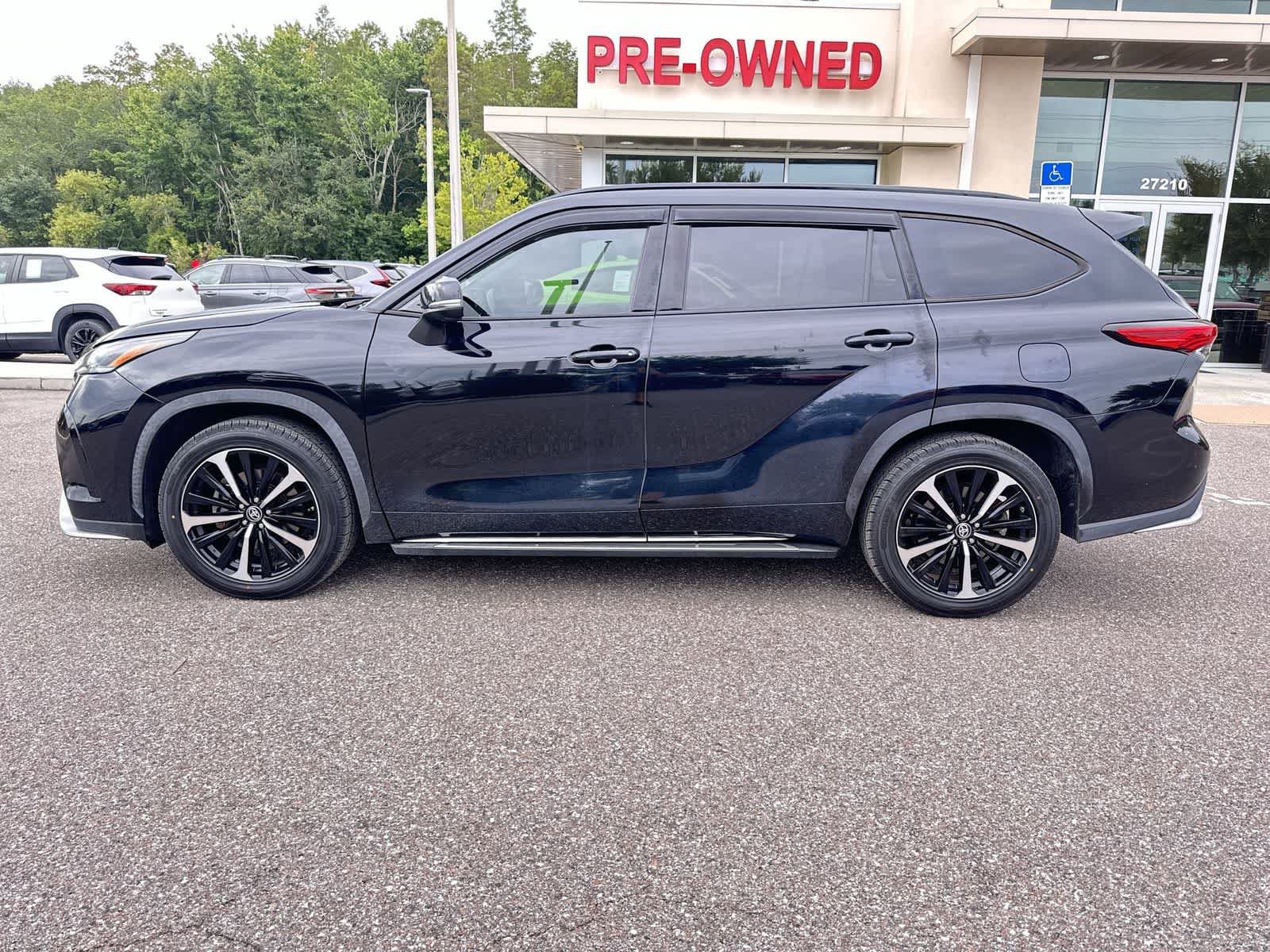 Used 2021 Toyota Highlander XSE FWD image 3