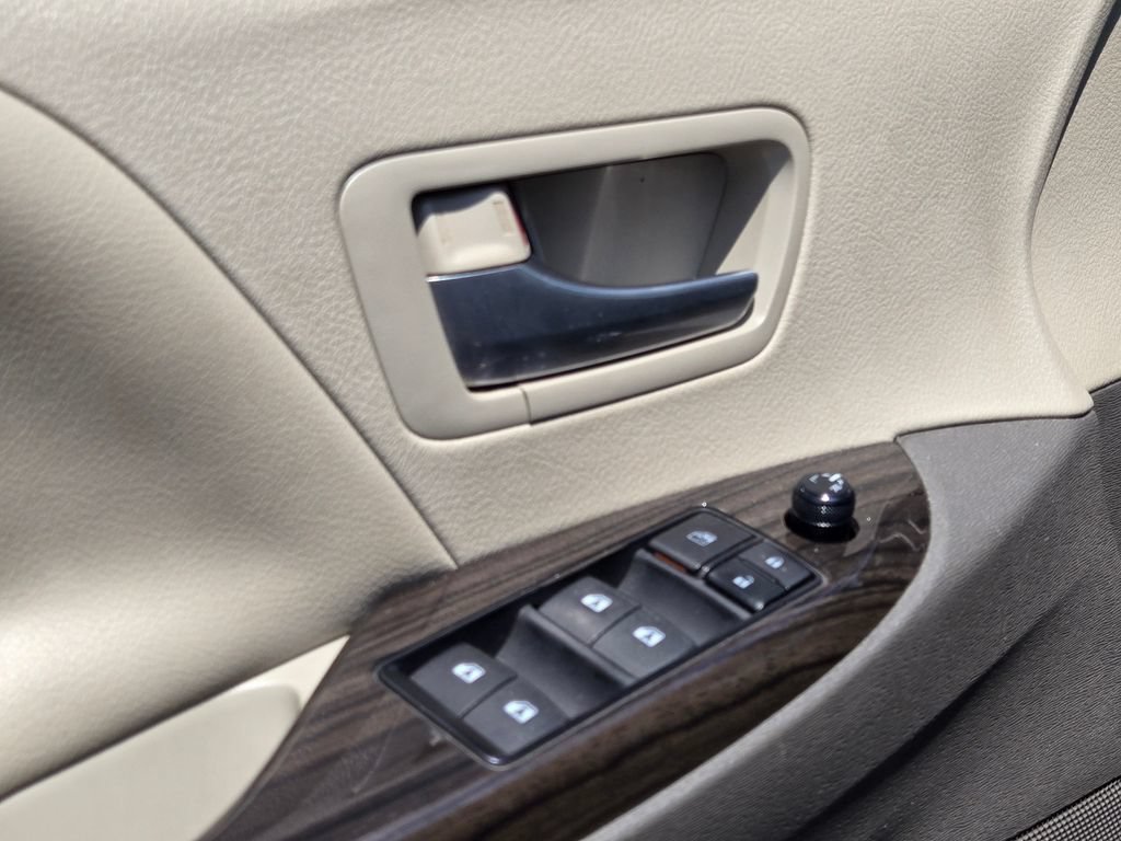 Used 2015 Toyota Sienna XLE w/ XLE Navigation Package FWD image 20