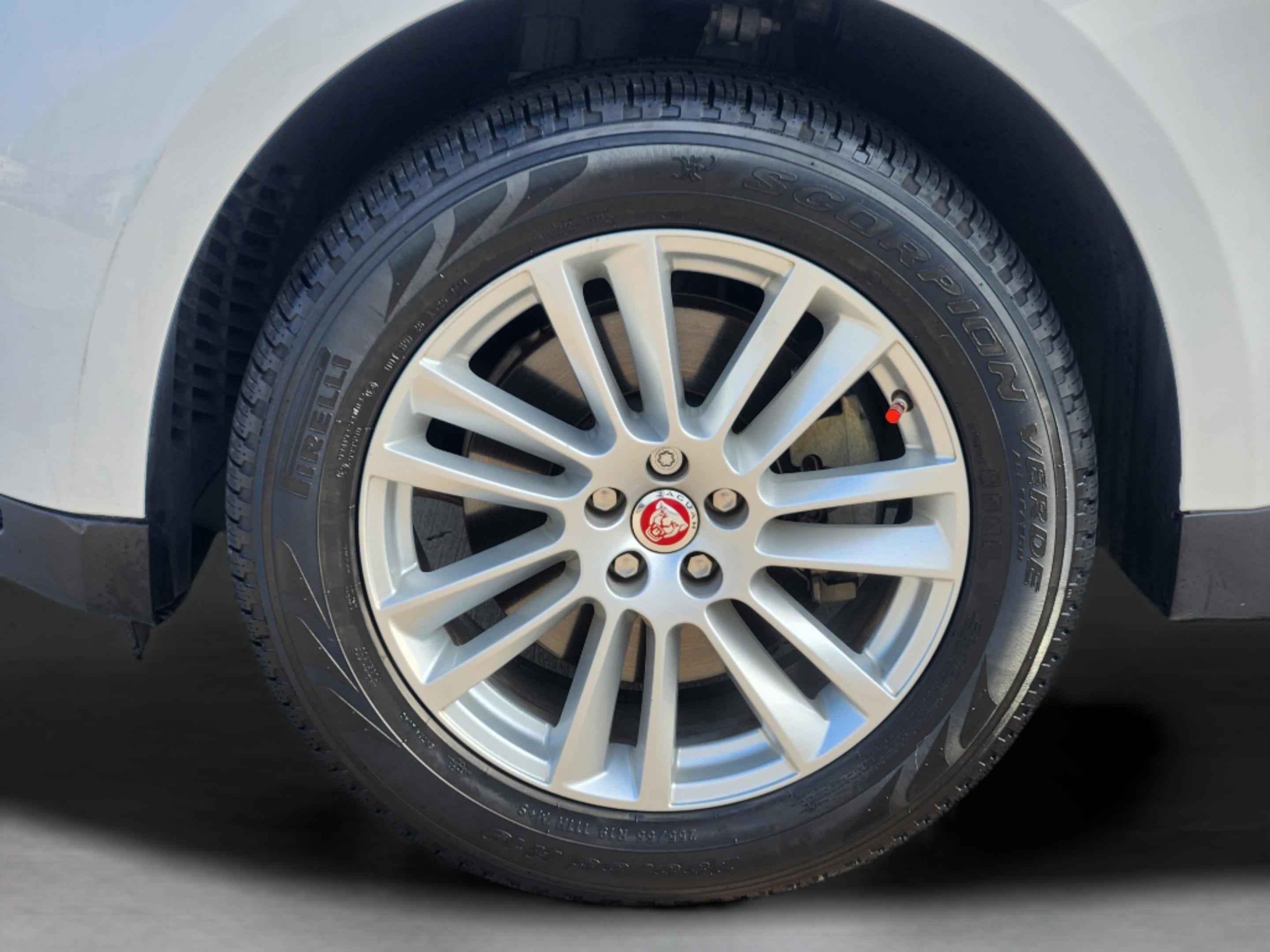 Used 2017 Jaguar F-PACE Prestige image 31