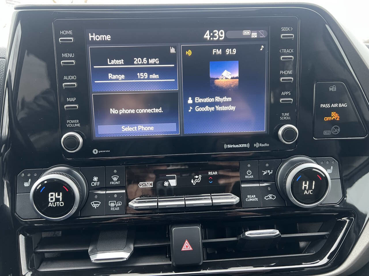 Used 2021 Toyota Highlander XLE image 18