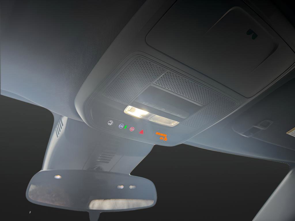 Used 2025 Chevrolet Traverse LT w/ Sun and Wheel Package image 19