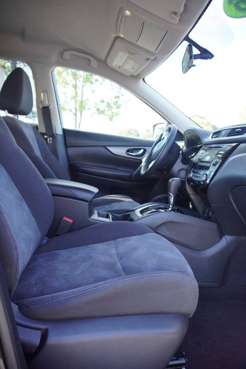 Used 2016 Nissan Rogue SV FWD image 16