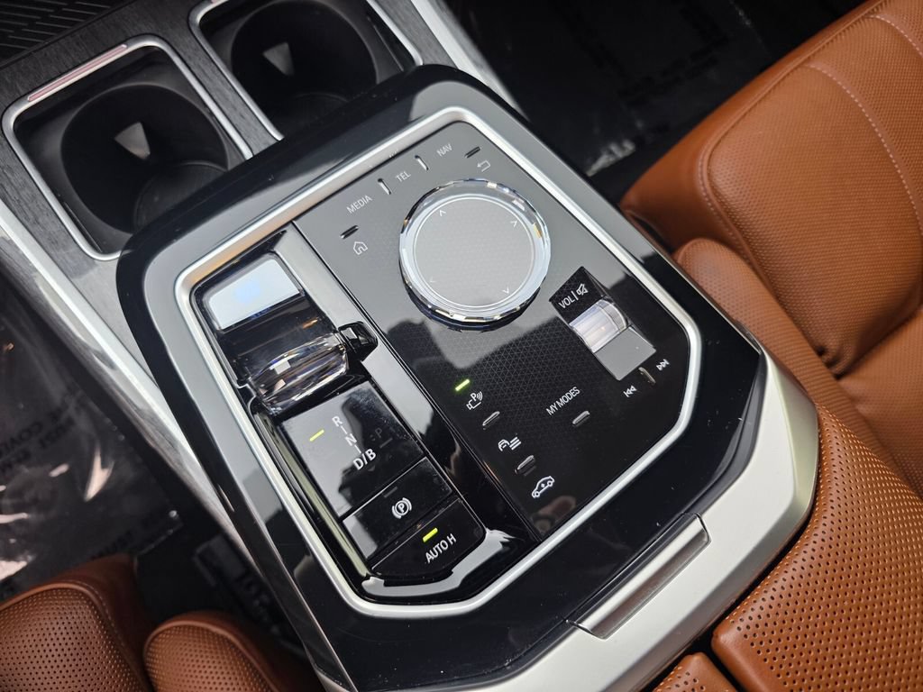 Certified 2023 BMW i7 xDrive60 AWD/4WD image 25
