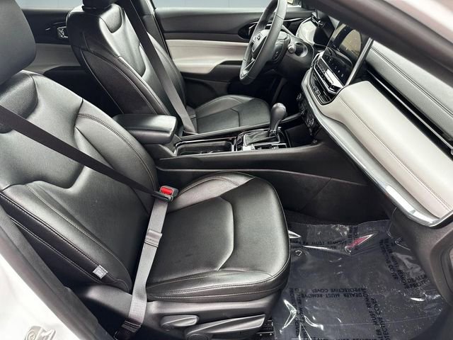 Used 2024 Jeep Compass Limited image 28