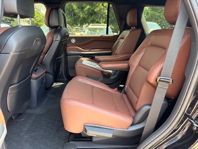 New 2026 Lincoln Navigator Reserve AWD/4WD image 15