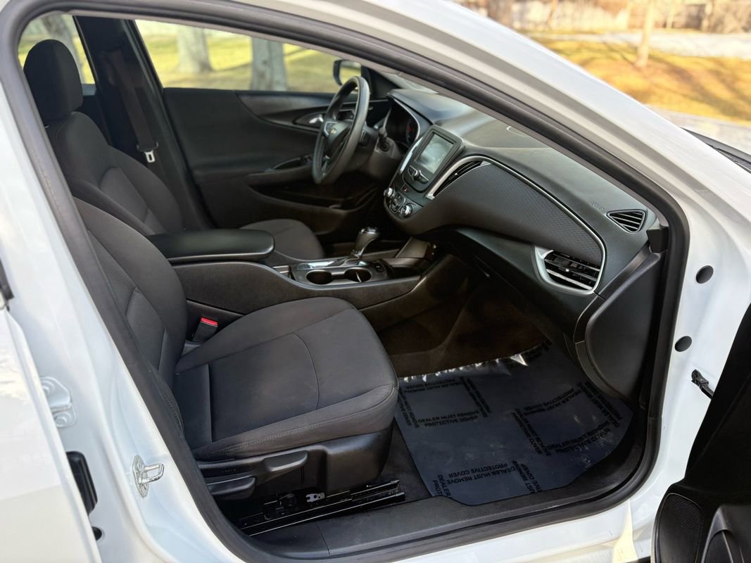 Used 2018 Chevrolet Malibu LS image 13