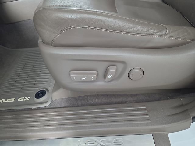 Used 2018 Lexus GX 460 Premium w/ Premium Package image 19