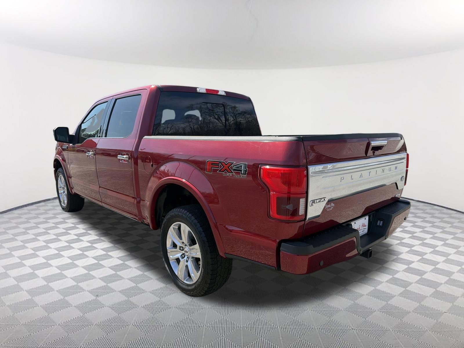 Used 2018 Ford F150 Platinum w/ Equipment Group 701A Luxury image 8