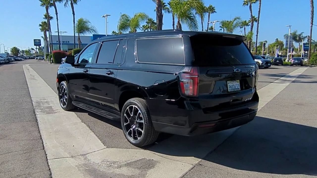 Used 2024 Chevrolet Suburban RST w/ Luxury Package AWD/4WD image 6
