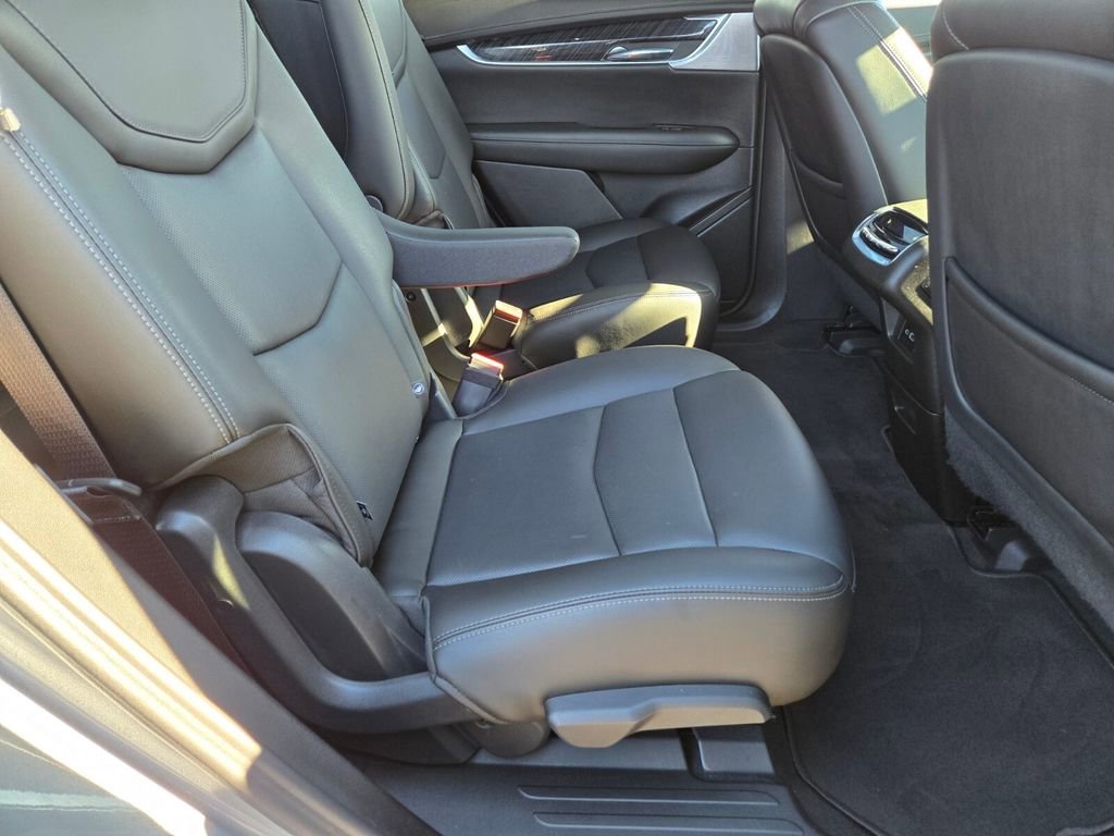 Used 2025 Cadillac XT6 Premium Luxury image 17