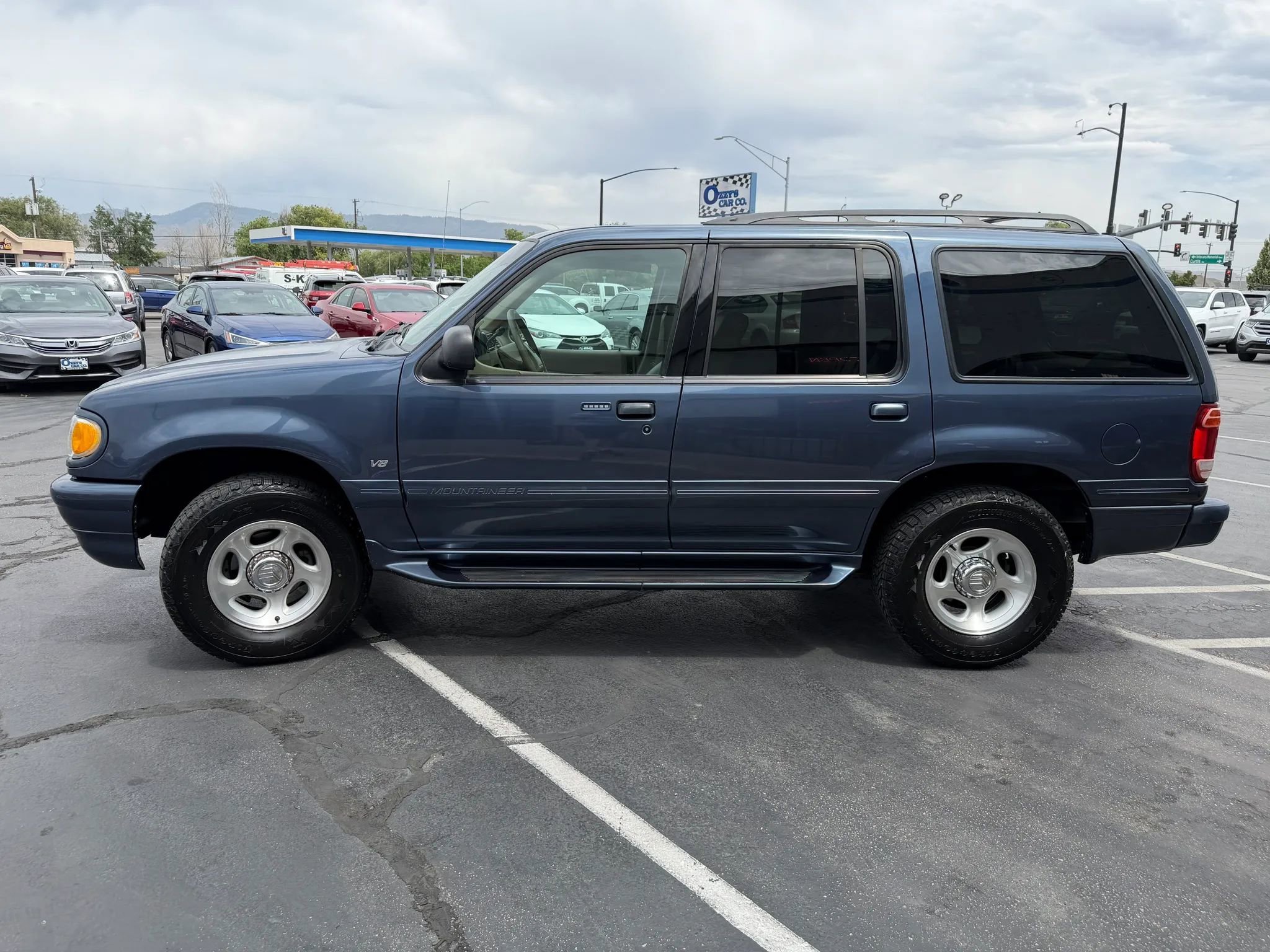 Used 2000 Mercury Mountaineer 2WD V8 image 4