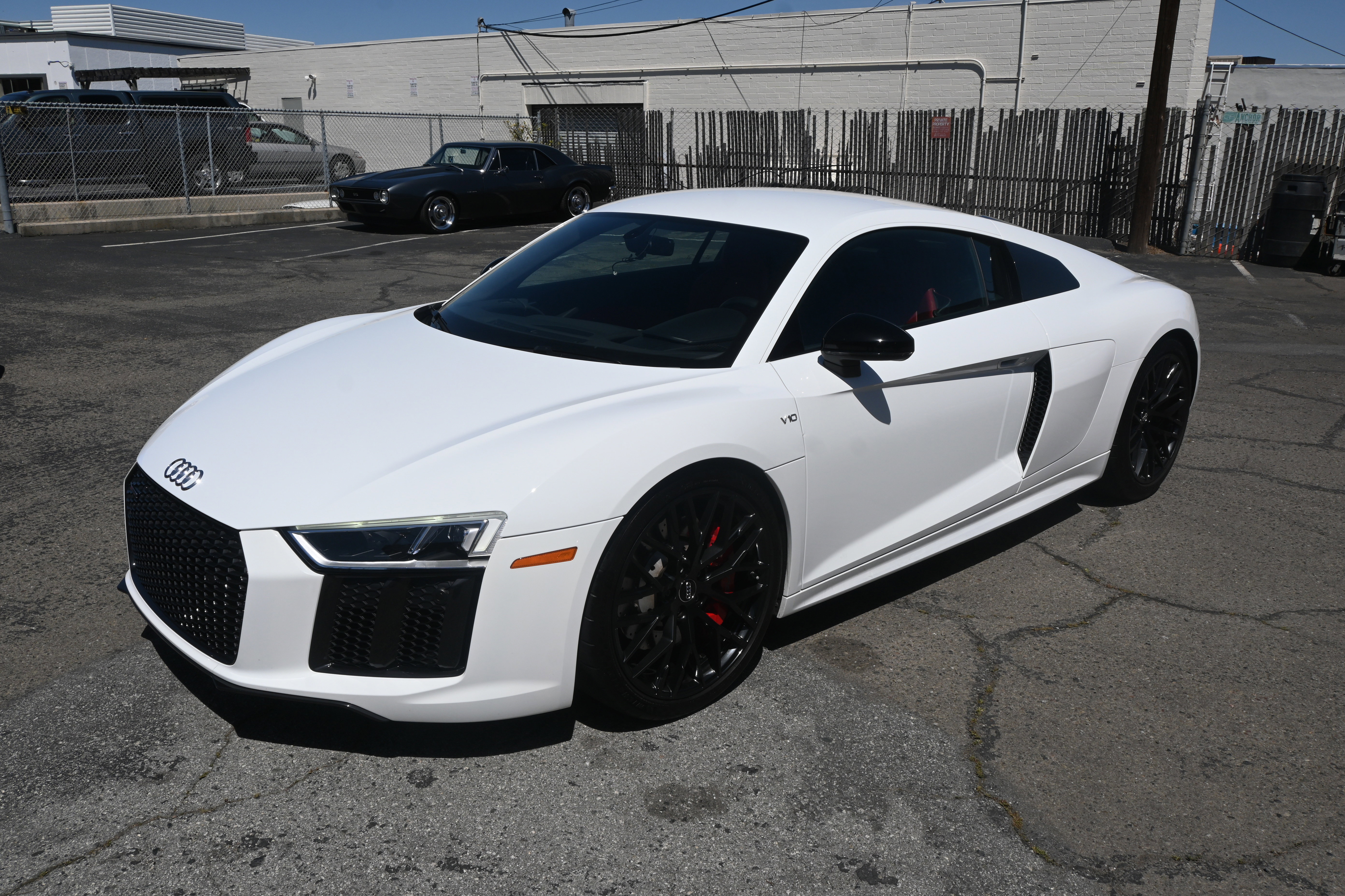 Used 2018 Audi R8 V10 w/ Premium Package RWD image 11