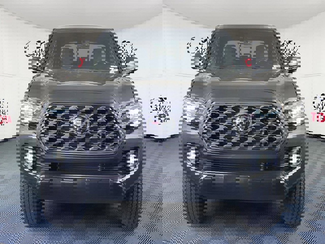 Used 2023 Toyota Tacoma TRD Off-Road image 2