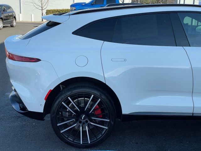 Used 2023 Aston Martin DBX AWD/4WD image 20