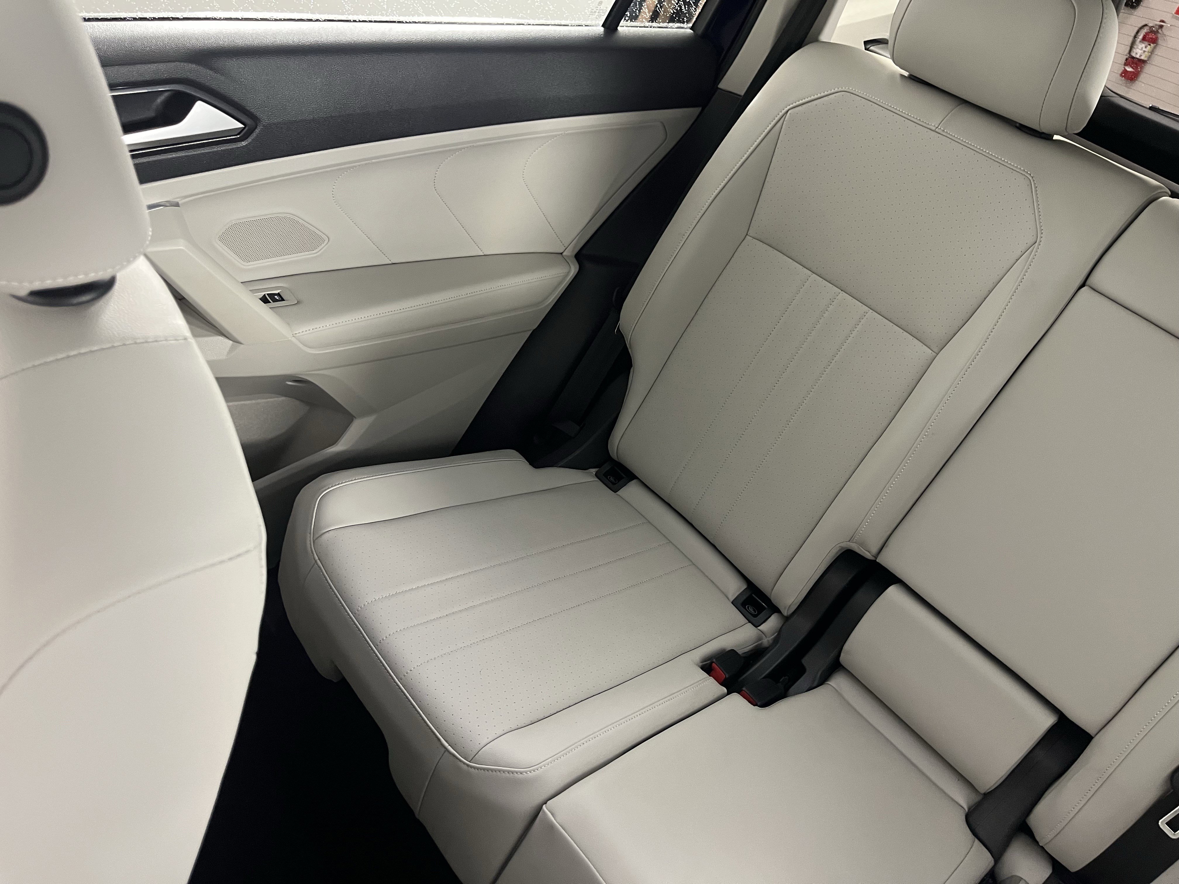 Certified 2022 Volkswagen Tiguan SE w/ Panoramic Sunroof Package image 21