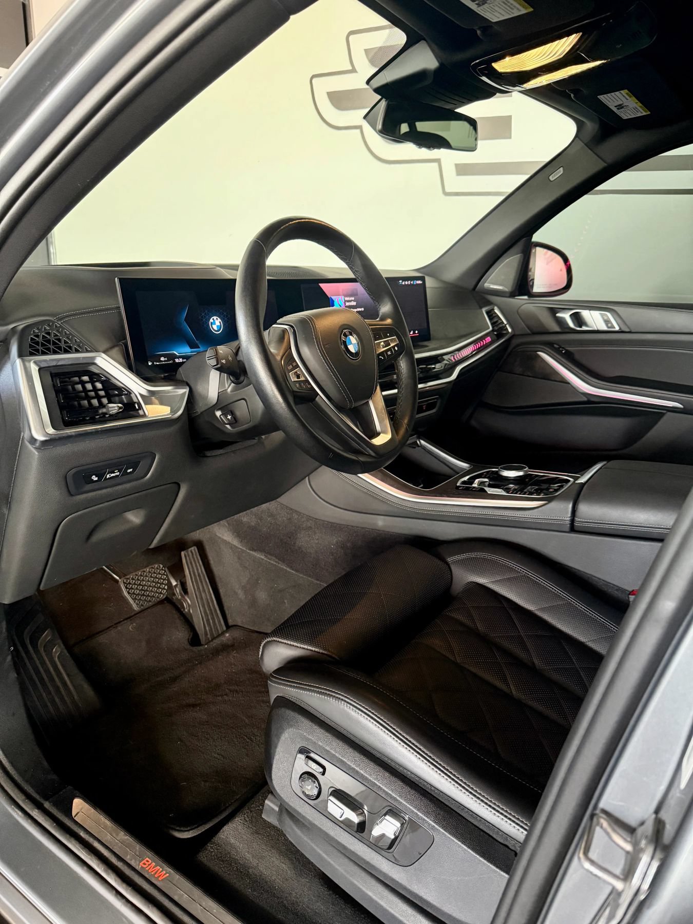 Used 2024 BMW X5 xDrive40i w/ Premium Package AWD/4WD image 9