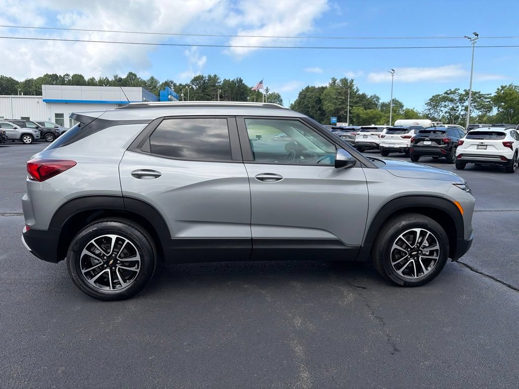 Used 2025 Chevrolet TrailBlazer LT AWD/4WD image 11