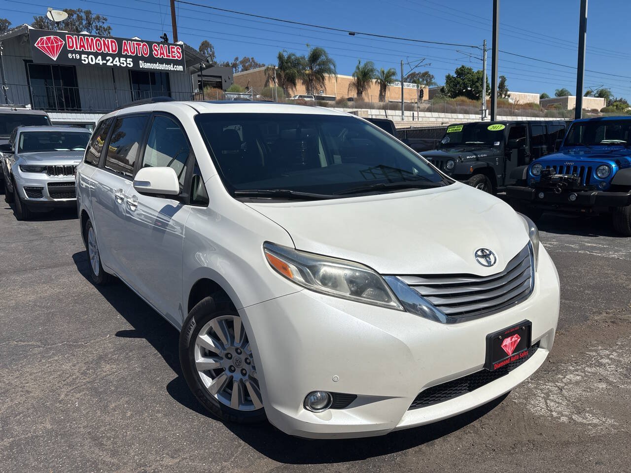 Used 2017 Toyota Sienna Limited FWD image 2