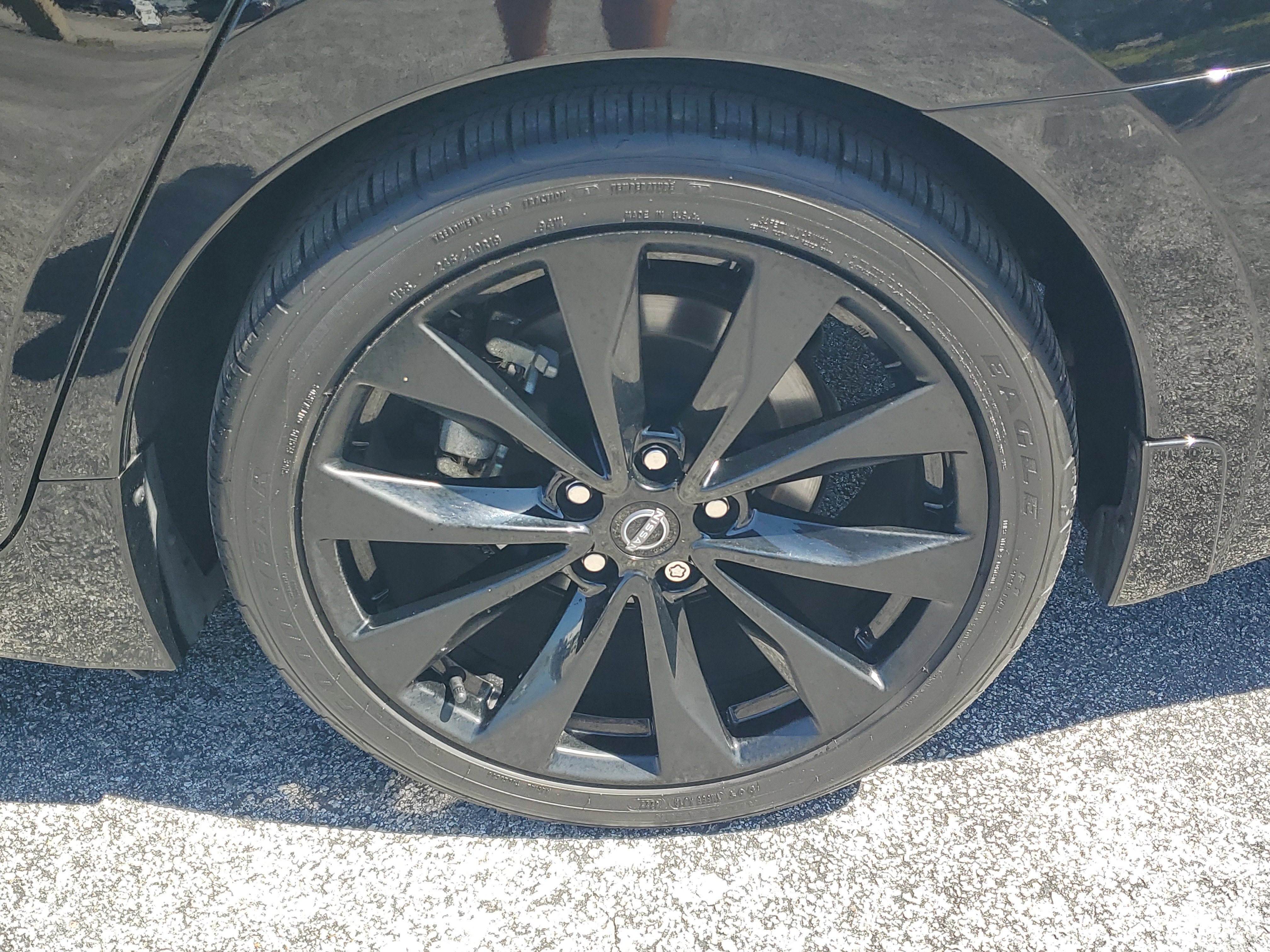 Certified 2023 Nissan Maxima SR w/ Sport Mat Group FWD image 9