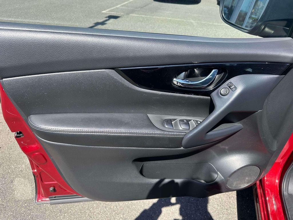 Used 2022 Nissan Rogue Sport SV AWD/4WD image 16