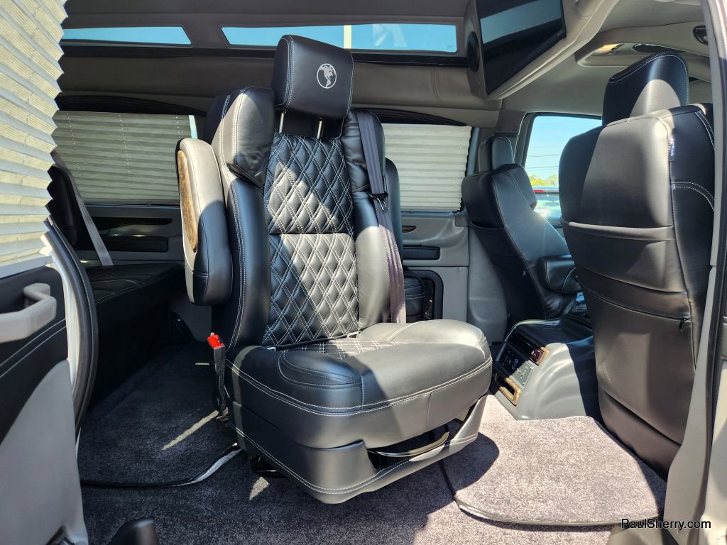 Used 2023 Chevrolet Express 2500 image 7