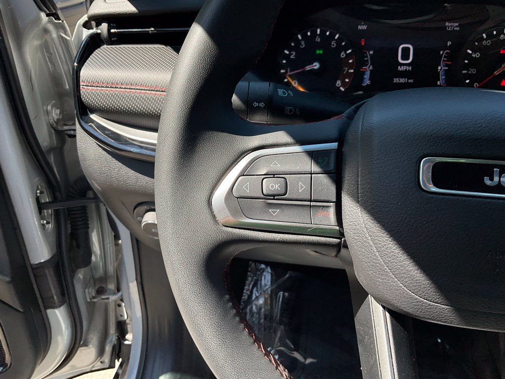 Used 2025 Jeep Compass Trailhawk AWD/4WD image 11