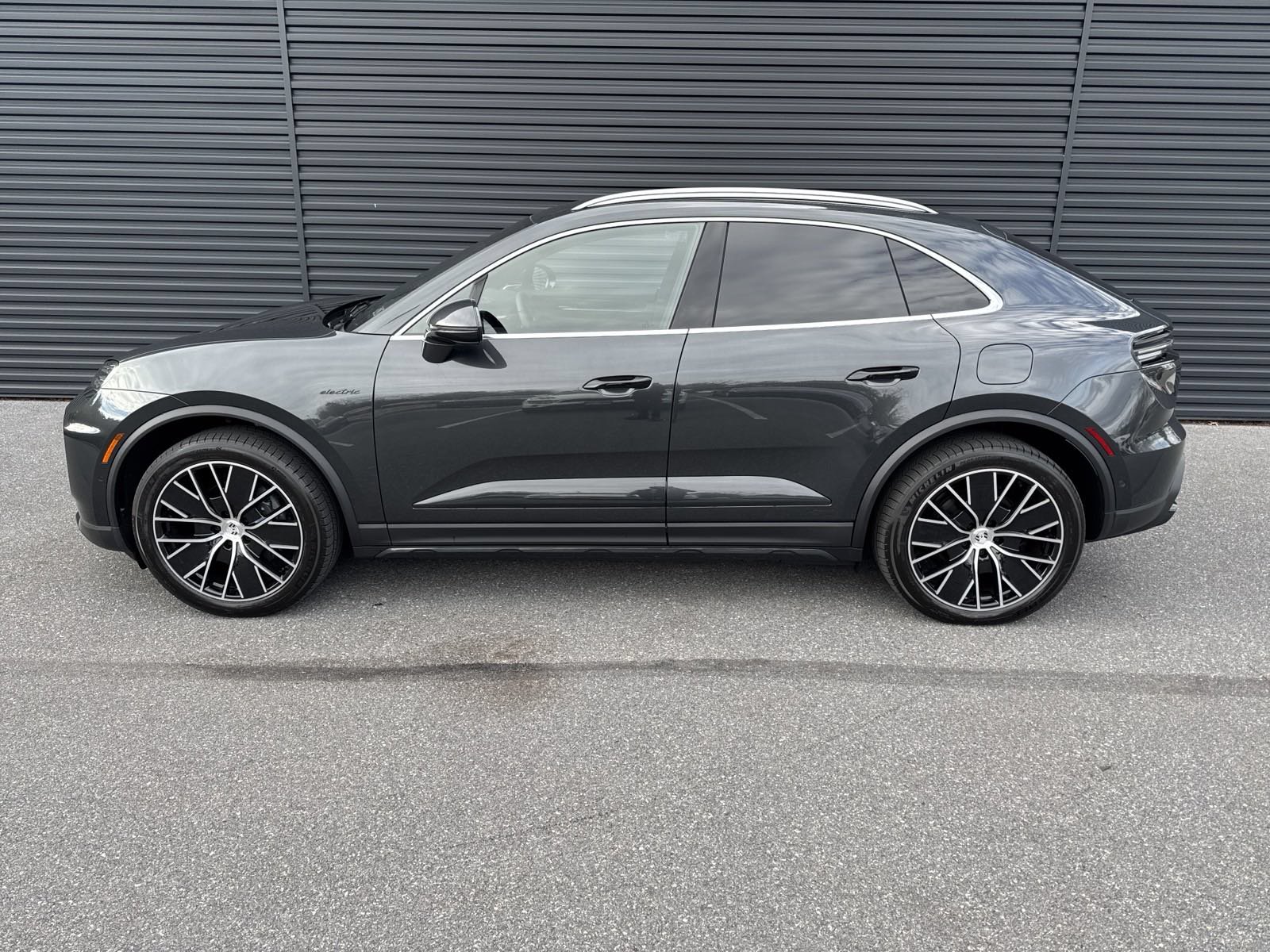 New 2025 Porsche Macan 4 Electric AWD/4WD image 4