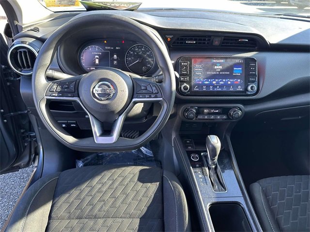 Used 2021 Nissan Kicks SV image 2