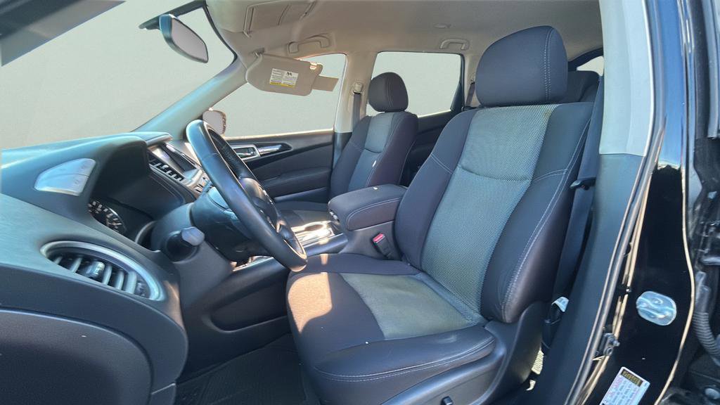 Used 2017 Nissan Pathfinder SV image 11