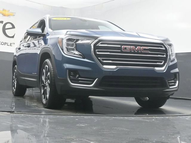 Used 2024 GMC Terrain SLT w/ Infotainment Package II image 3