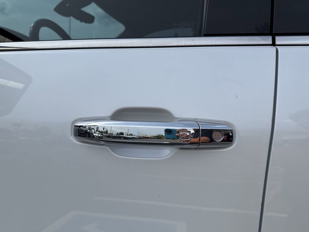 Used 2020 GMC Sierra 3500 Denali w/ Denali Ultimate Package image 12