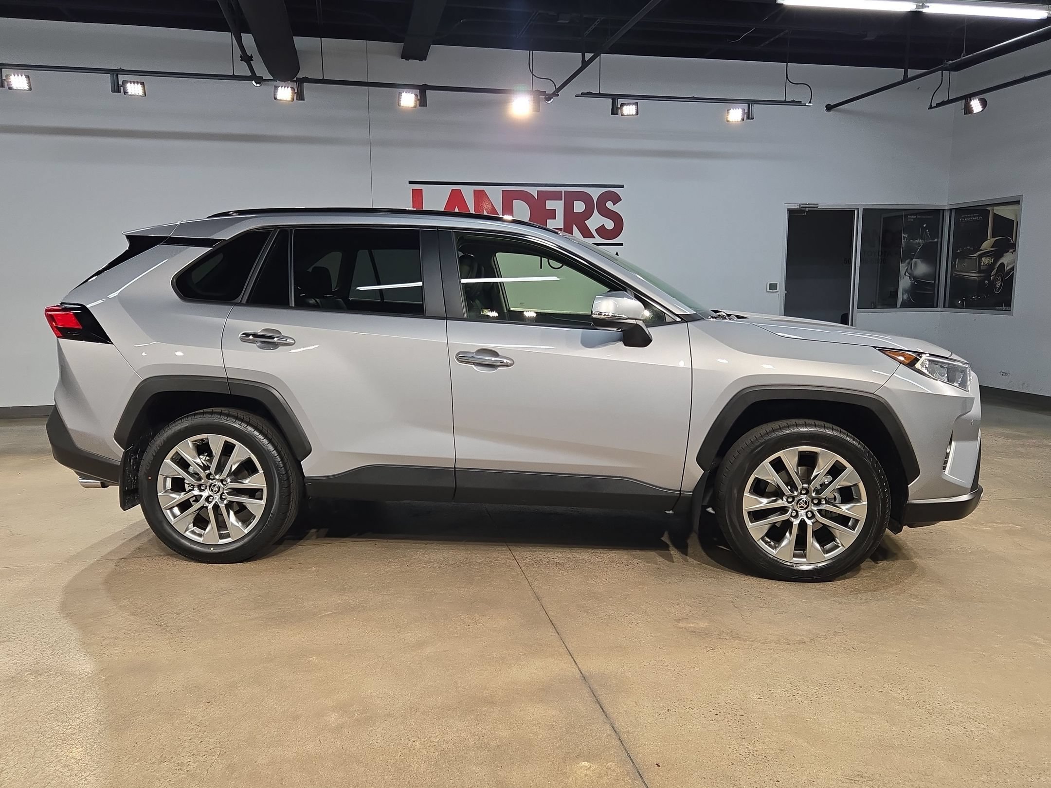 Used 2021 Toyota RAV4 Limited AWD/4WD image 8