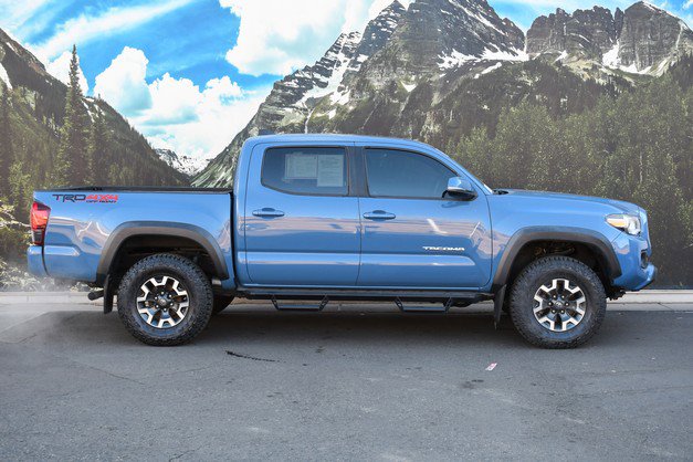 Certified 2019 Toyota Tacoma TRD Off-Road image 2