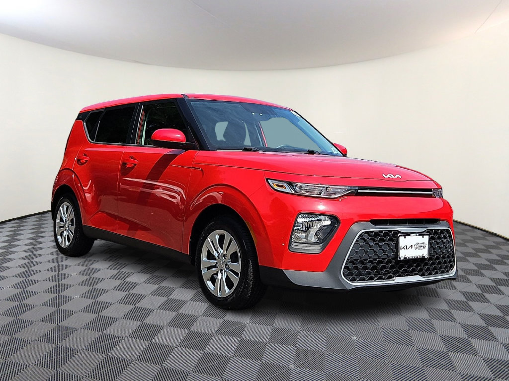Certified 2022 Kia Soul LX FWD image 1