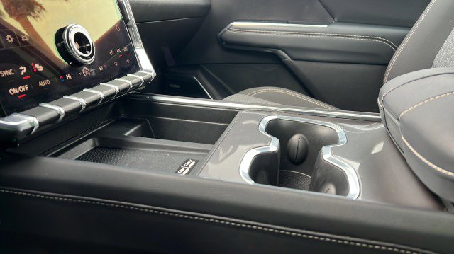 Used 2025 GMC Acadia Elevation image 15