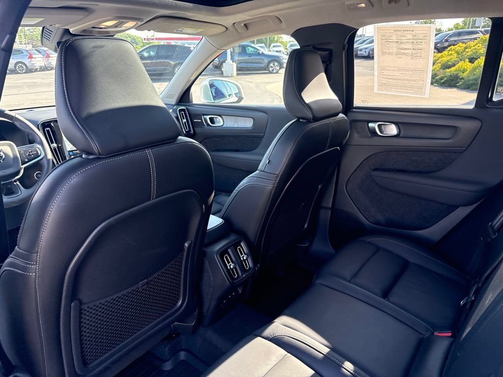 Certified 2024 Volvo XC40 B5 Plus w/ Protection Package Premier AWD/4WD image 32