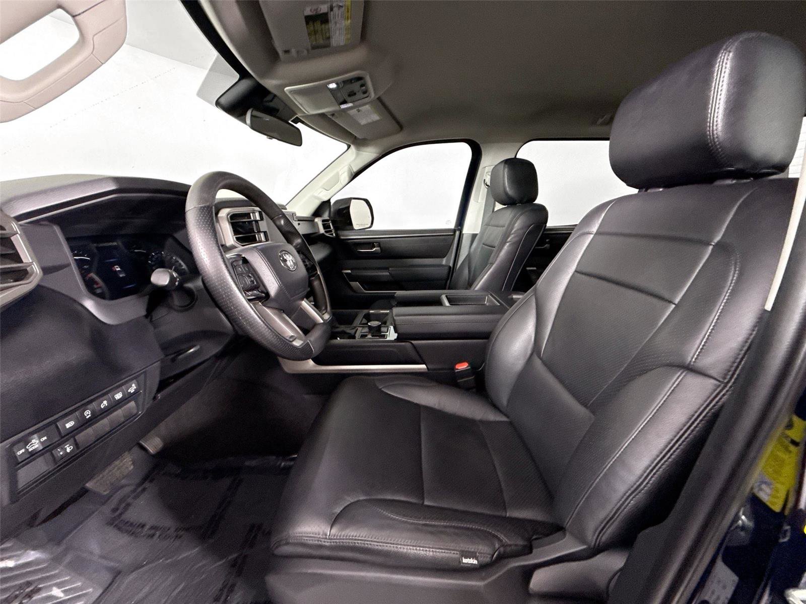 Used 2022 Toyota Tundra SR5 w/ SR5 Convenience Package image 3