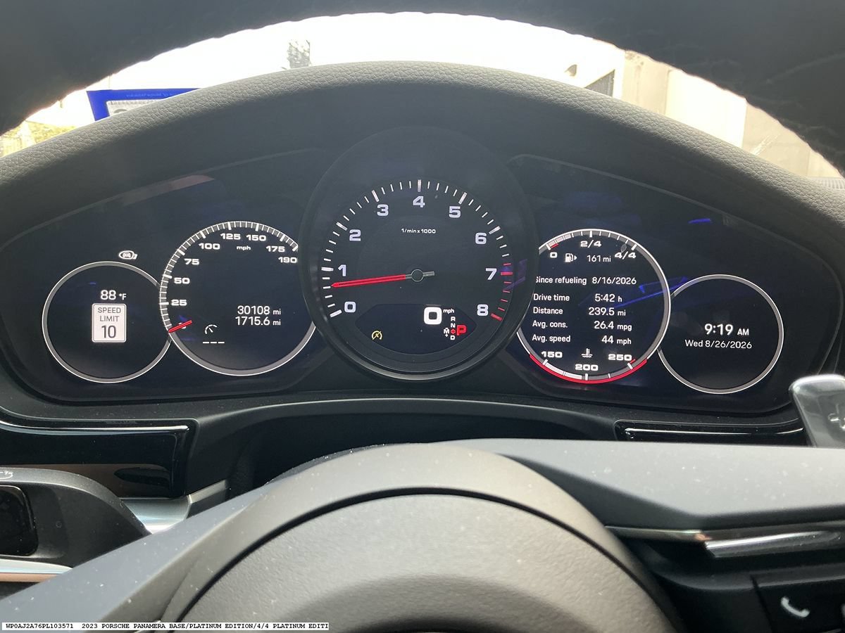 Used 2023 Porsche Panamera image 11