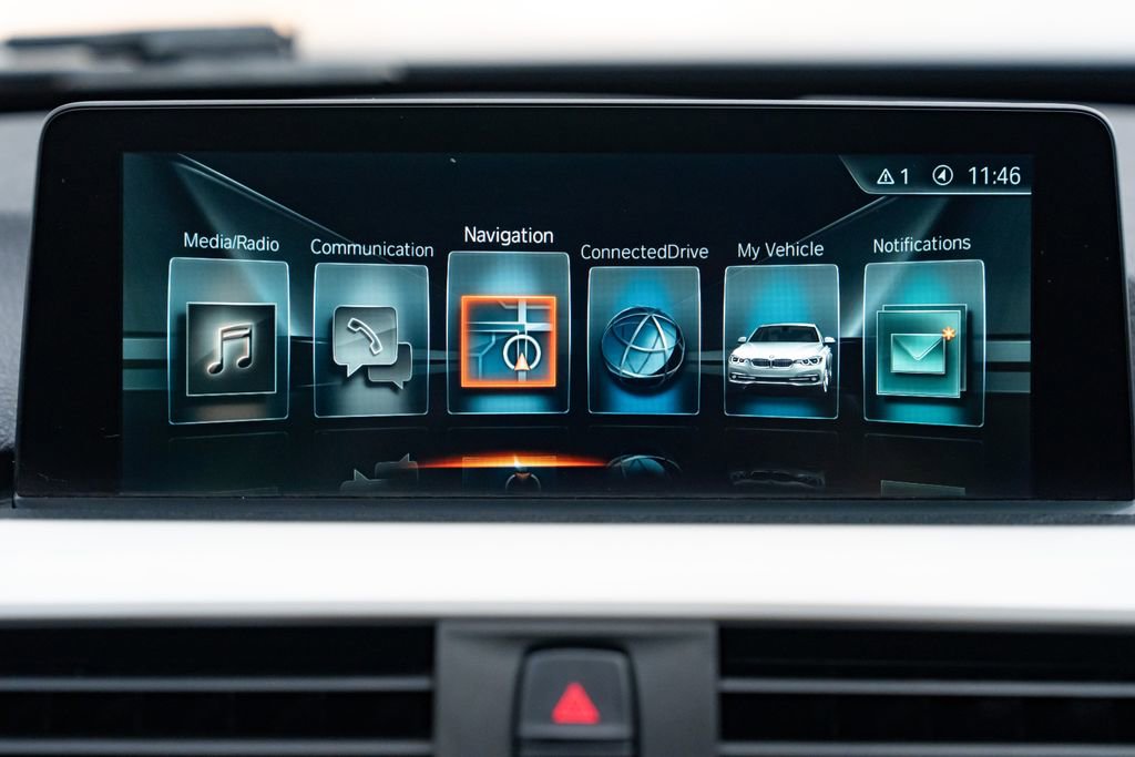 Used 2017 BMW 320i Sedan RWD image 13