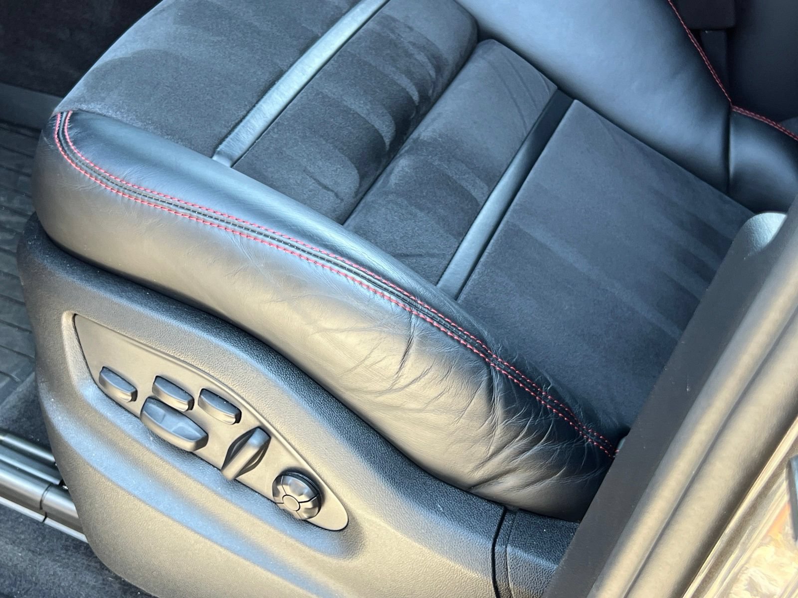 Certified 2023 Porsche Cayenne GTS AWD/4WD image 37