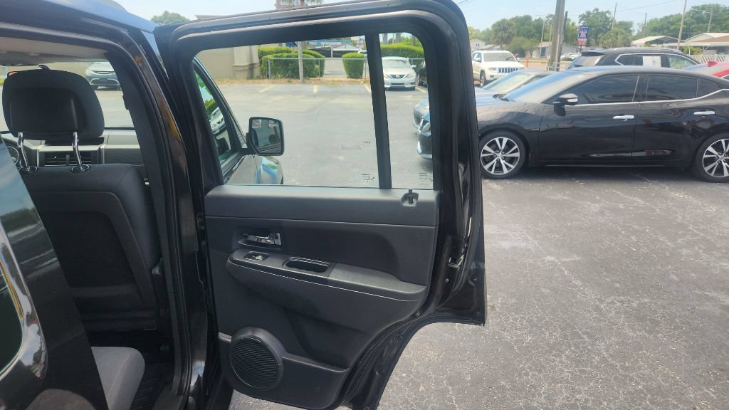 Used 2012 Jeep Liberty Sport AWD/4WD image 13