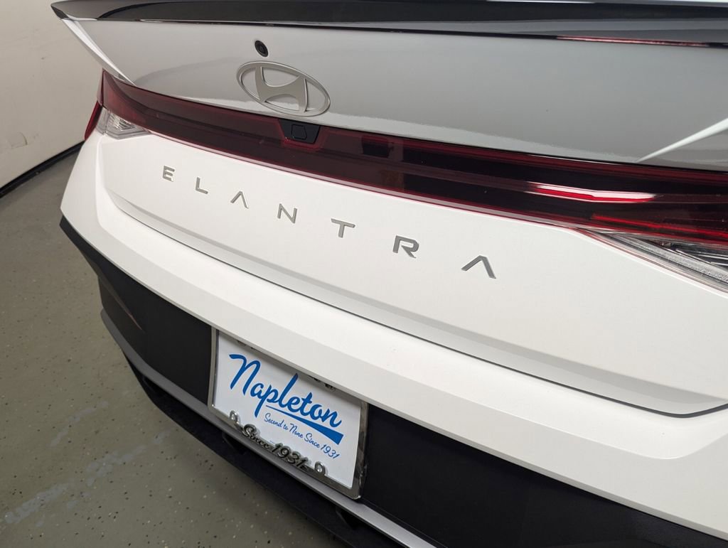 Used 2026 Hyundai Elantra Sport image 9