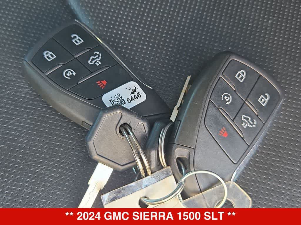 Used 2024 GMC Sierra 1500 SLT w/ SLT Convenience Package AWD/4WD image 34