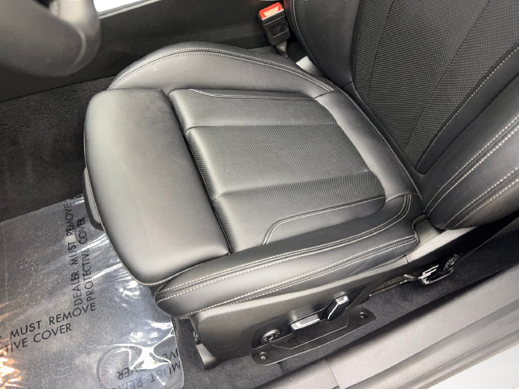 Used 2025 BMW 330i Sedan w/ Premium Package RWD image 30