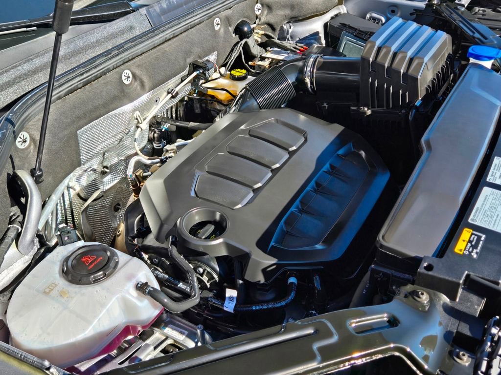 Certified 2025 Volkswagen Atlas Cross Sport SE image 14