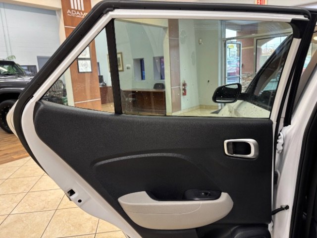 Used 2024 Hyundai Venue SEL image 17