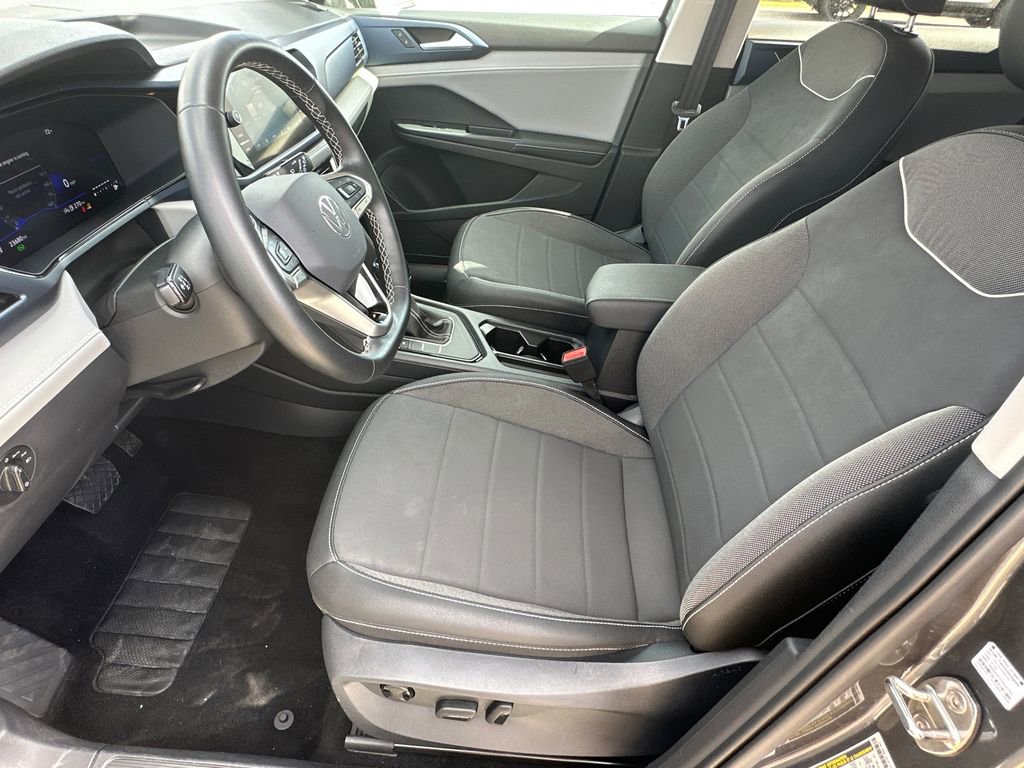 Used 2024 Volkswagen Taos SE image 9